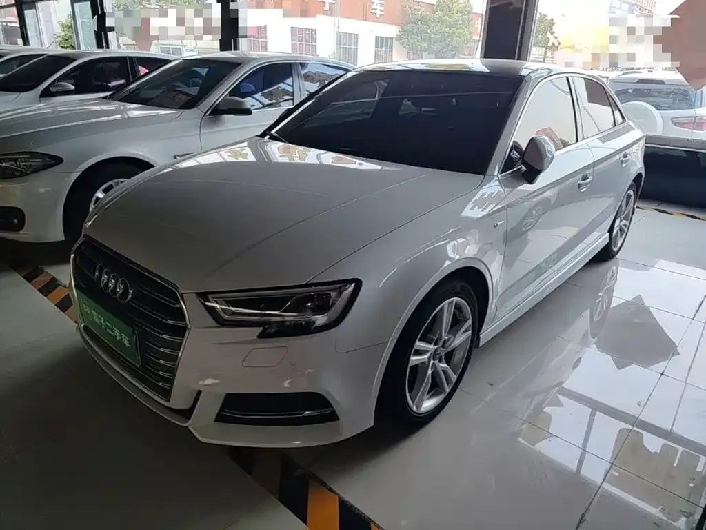Audi A3 — фото 1