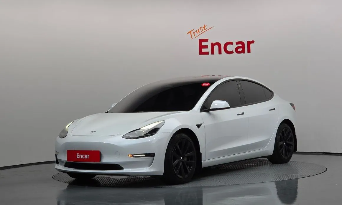 Tesla Model 3 — фото 1