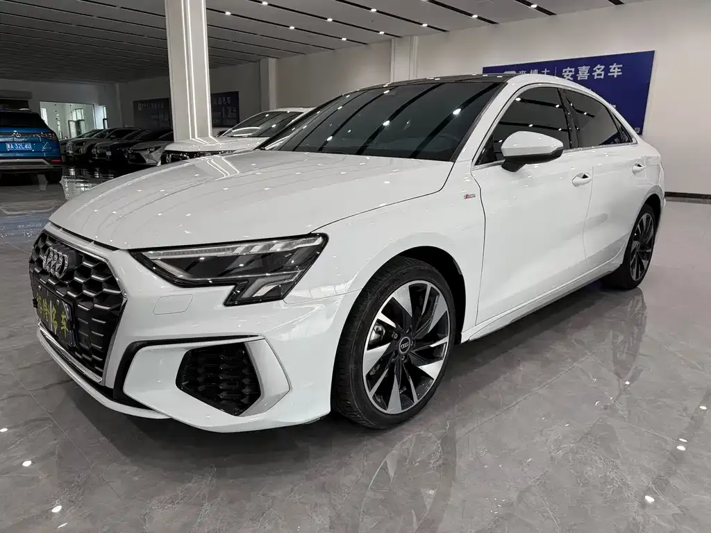 Audi A3 — фото 1