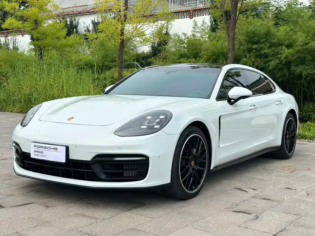 Porsche Panamera — фото 1