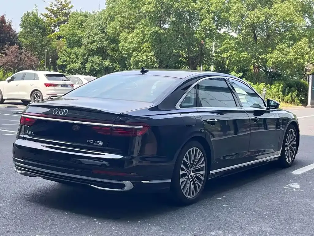 Audi A8 — фото 8