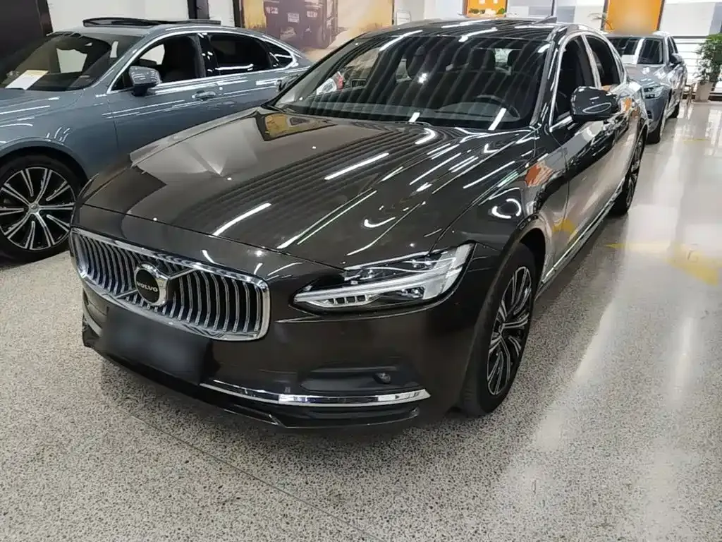 Volvo S90 — фото 1