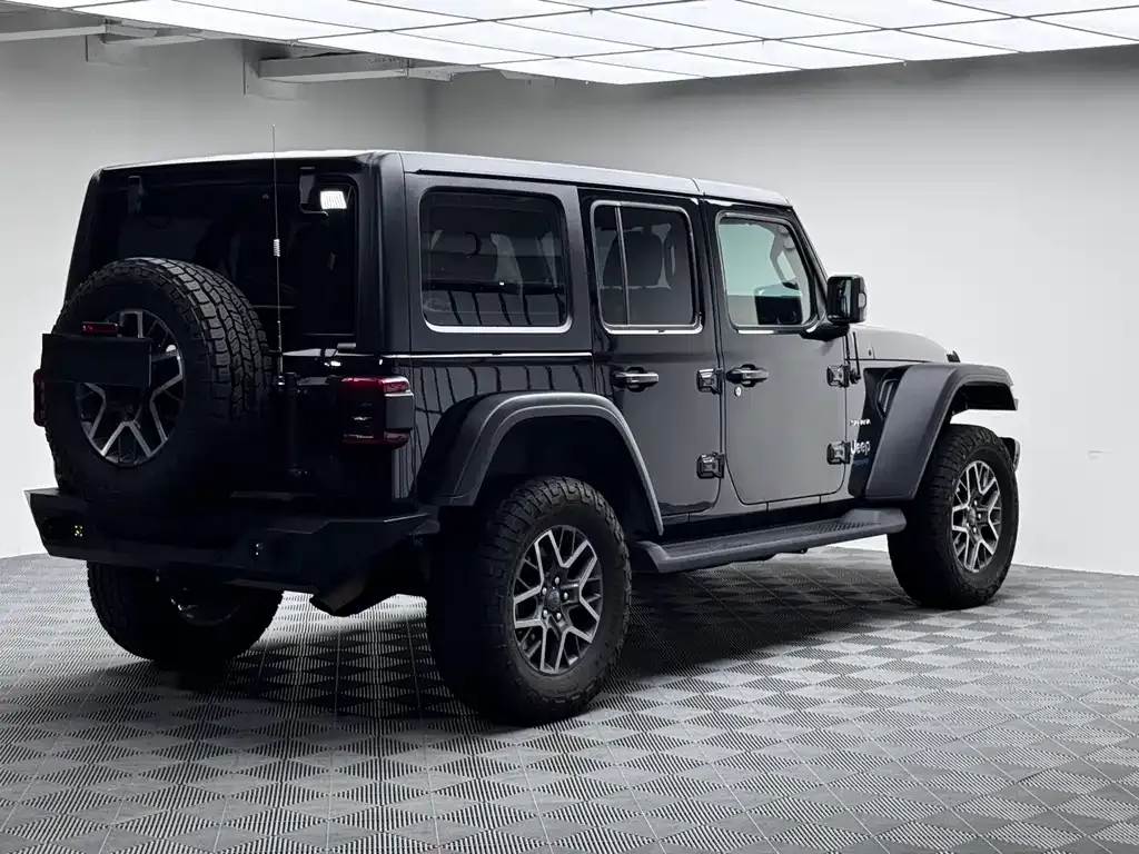 Jeep Wrangler PHEV — фото 7