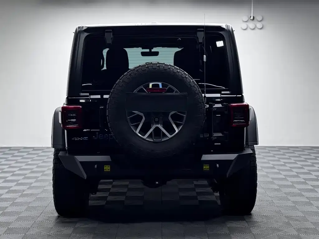 Jeep Wrangler PHEV — фото 4