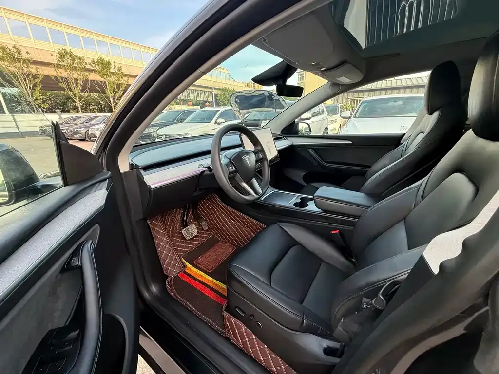 Tesla Model Y — фото 8