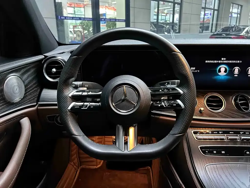 Mercedes-Benz E-Class — фото 10