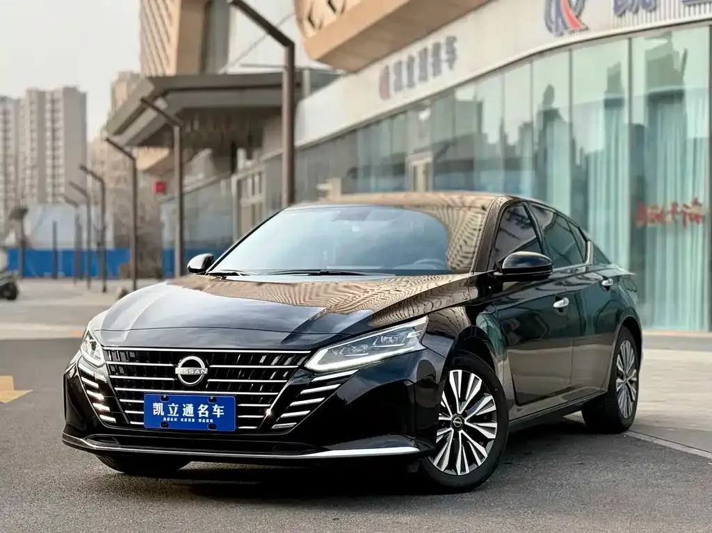 Nissan Teana — фото 1