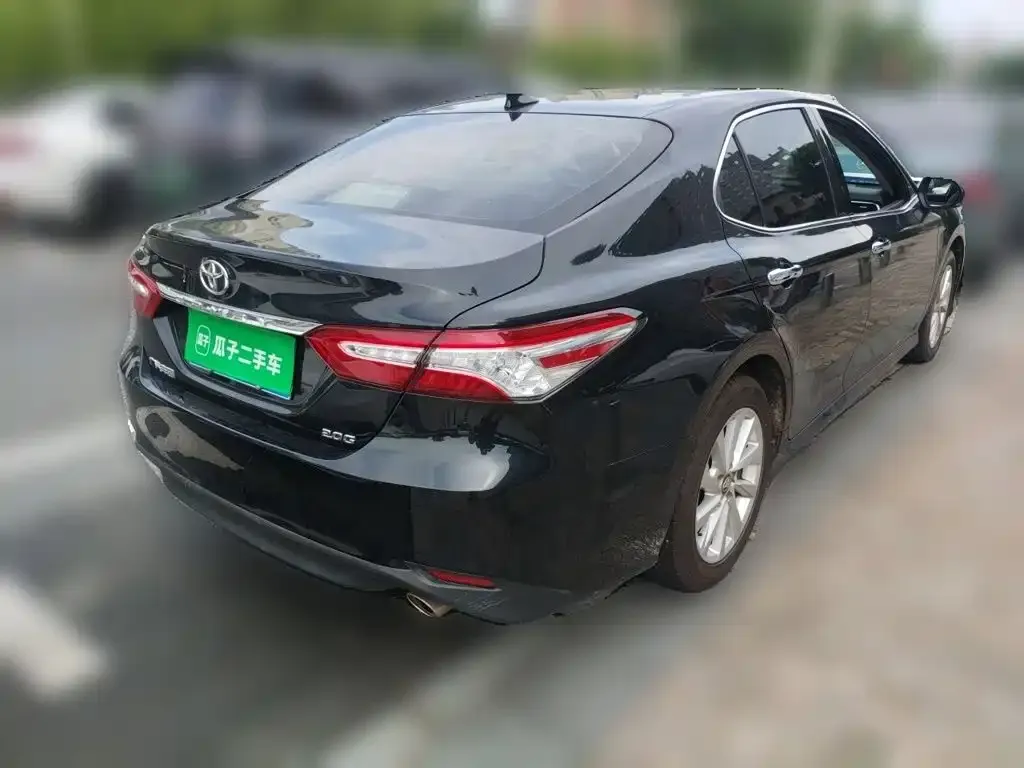 Toyota Camry — фото 2