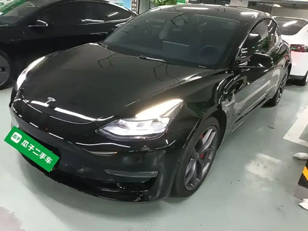 Tesla Model 3 — фото 9
