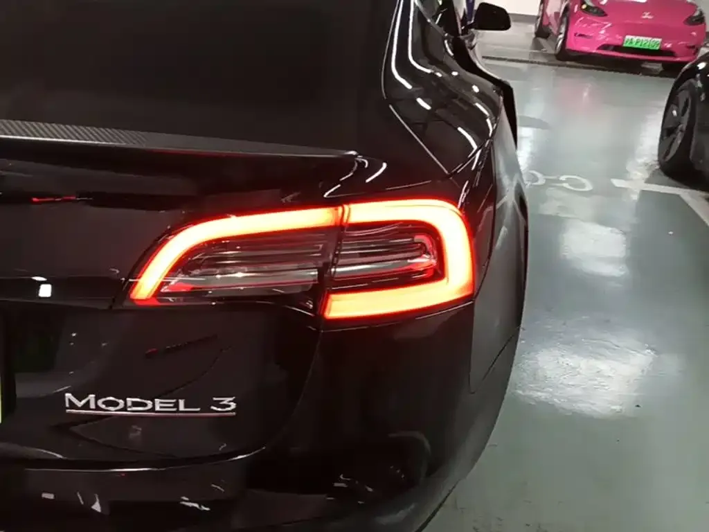 Tesla Model 3 — фото 3