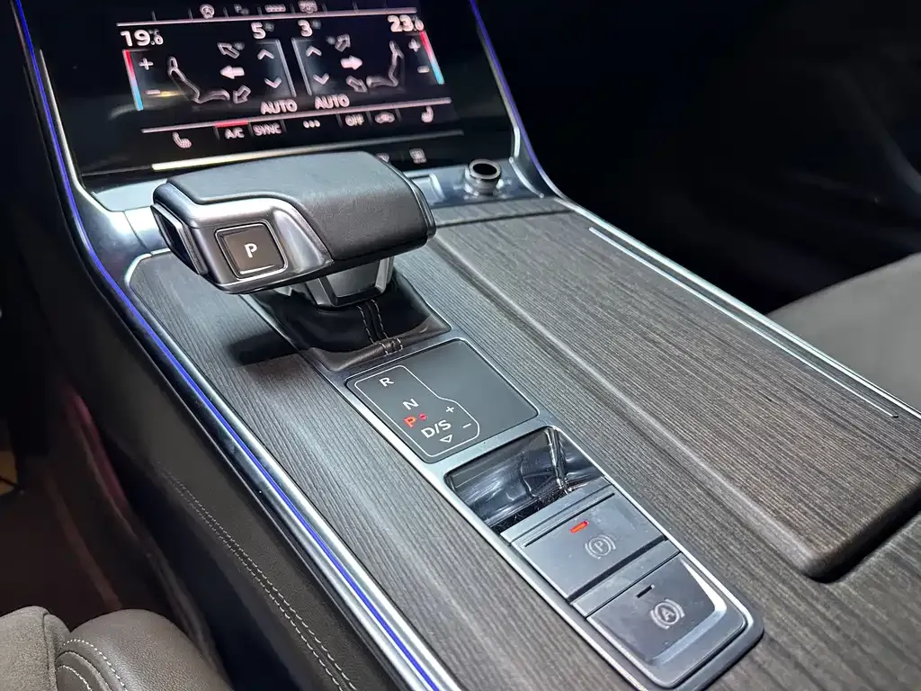 Audi A7L — фото 8