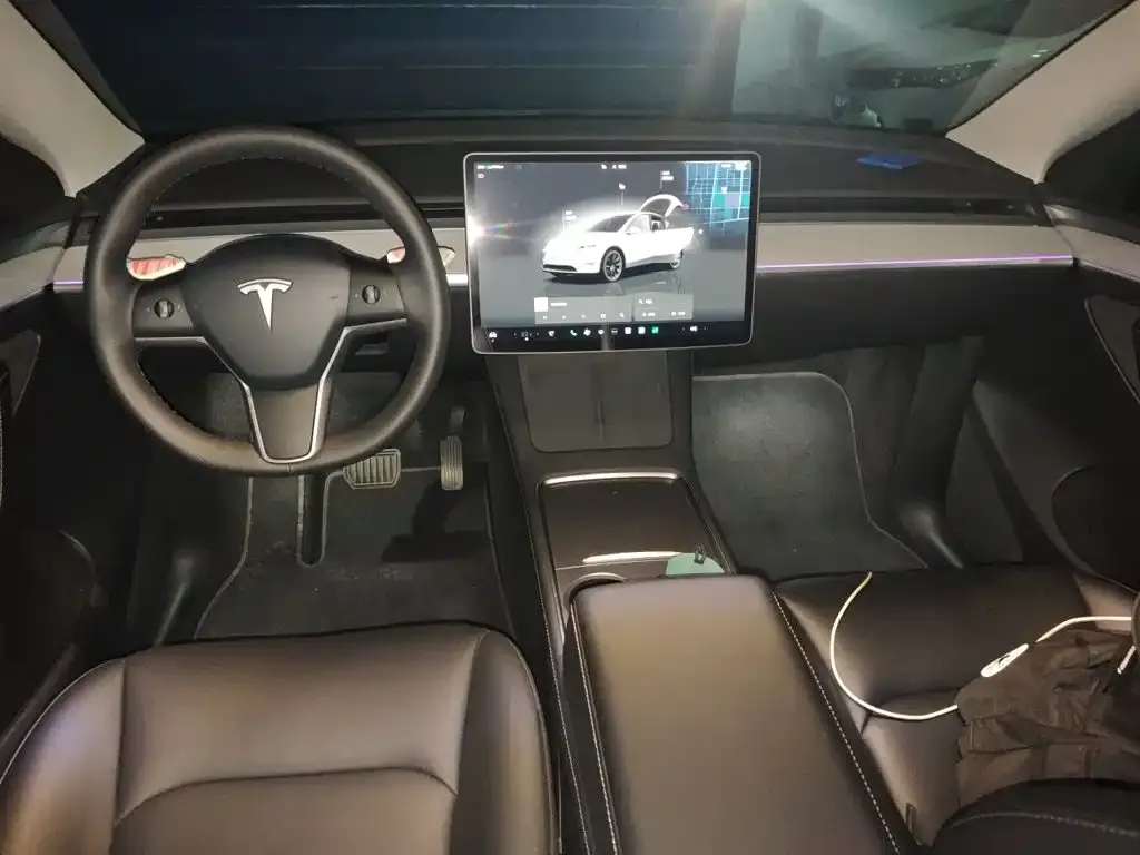 Tesla Model Y — фото 5