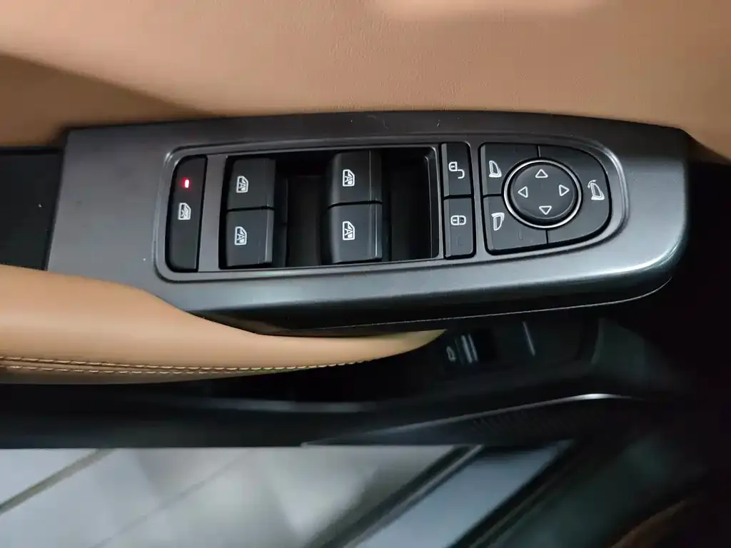 BYD L DM-i — фото 2