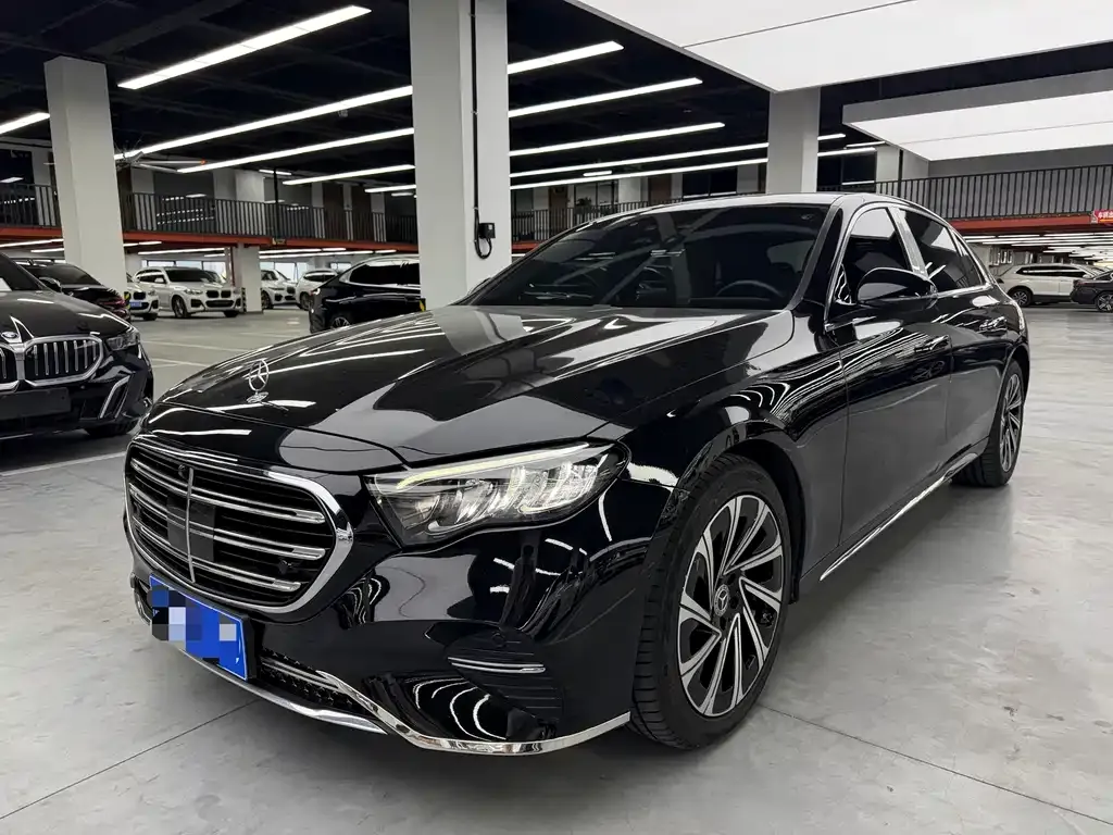 Mercedes-Benz E-Class — фото 1