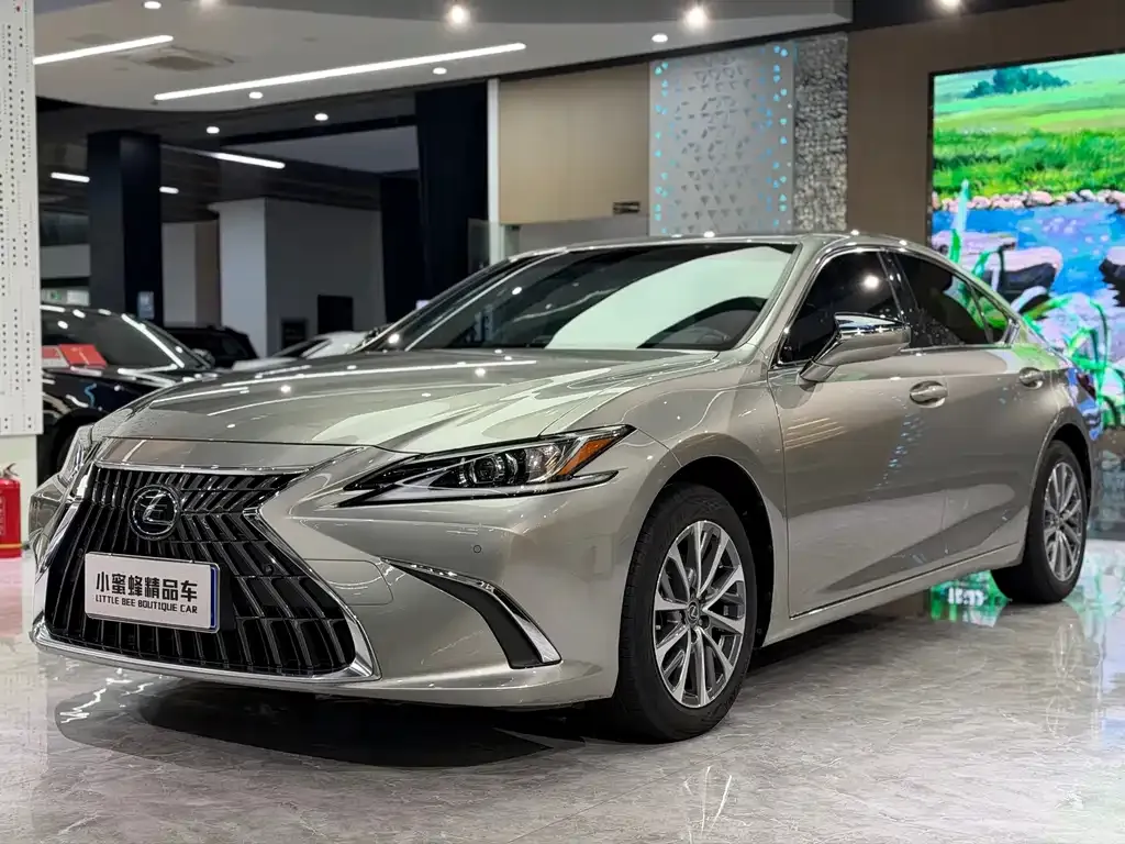 Lexus ES — фото 1
