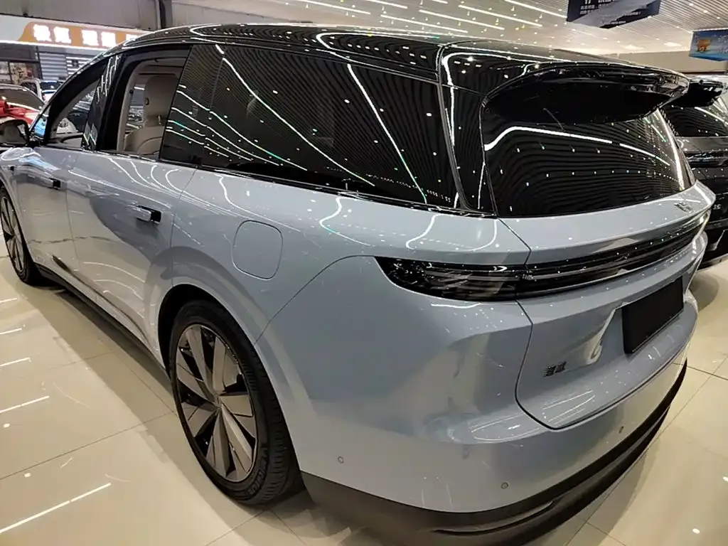 Li Auto i8 — фото 3