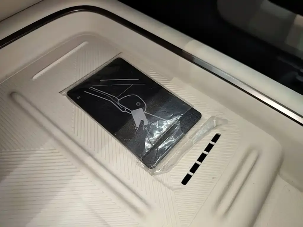 Li Auto i8 — фото 2