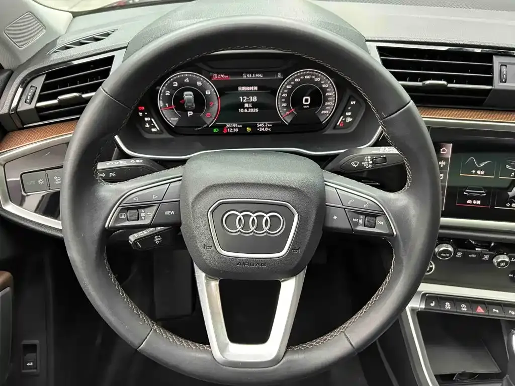 Audi Q3 — фото 10