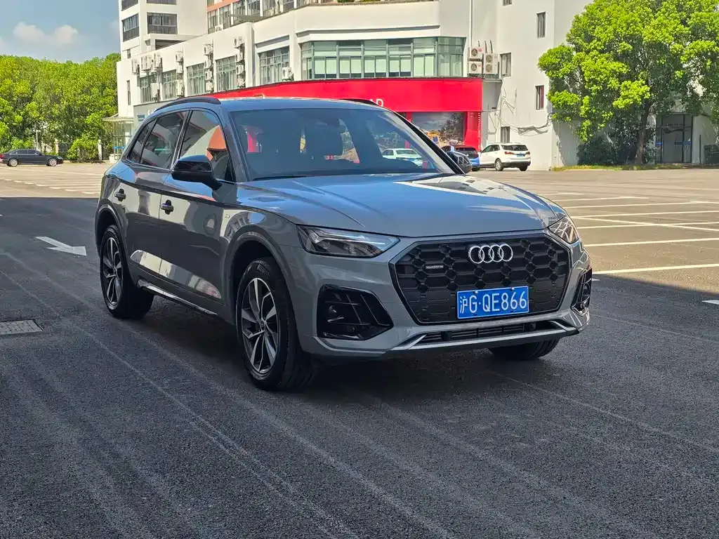 Audi Q5L — фото 10