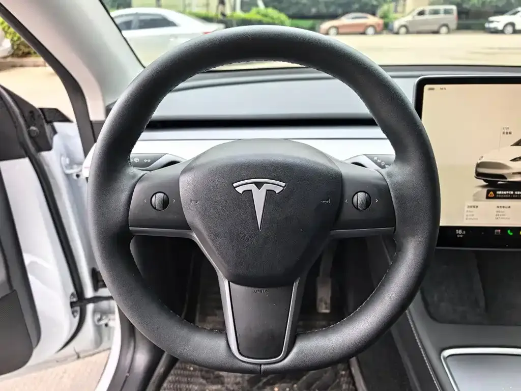 Tesla Model Y — фото 5