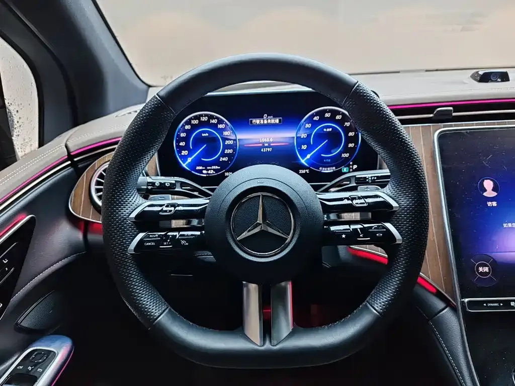 Mercedes-Benz EQE SUV — фото 4