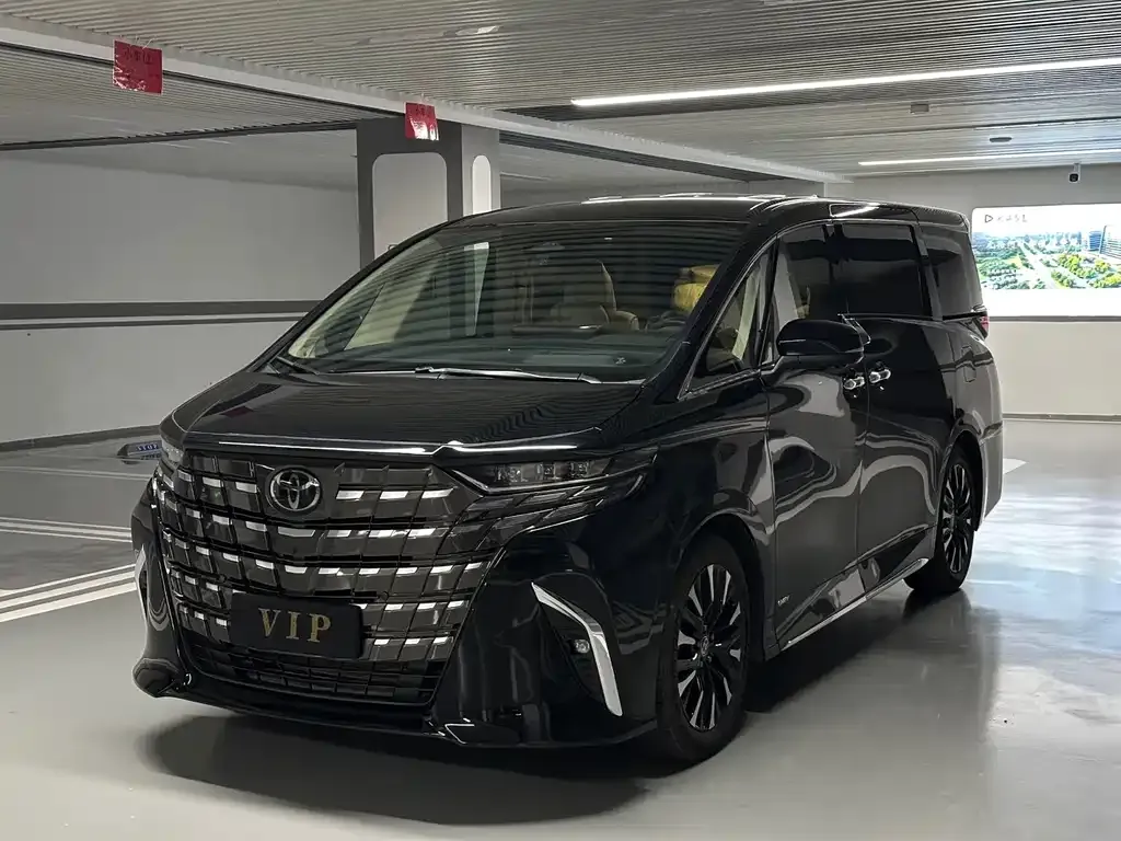 Toyota Alphard — фото 1