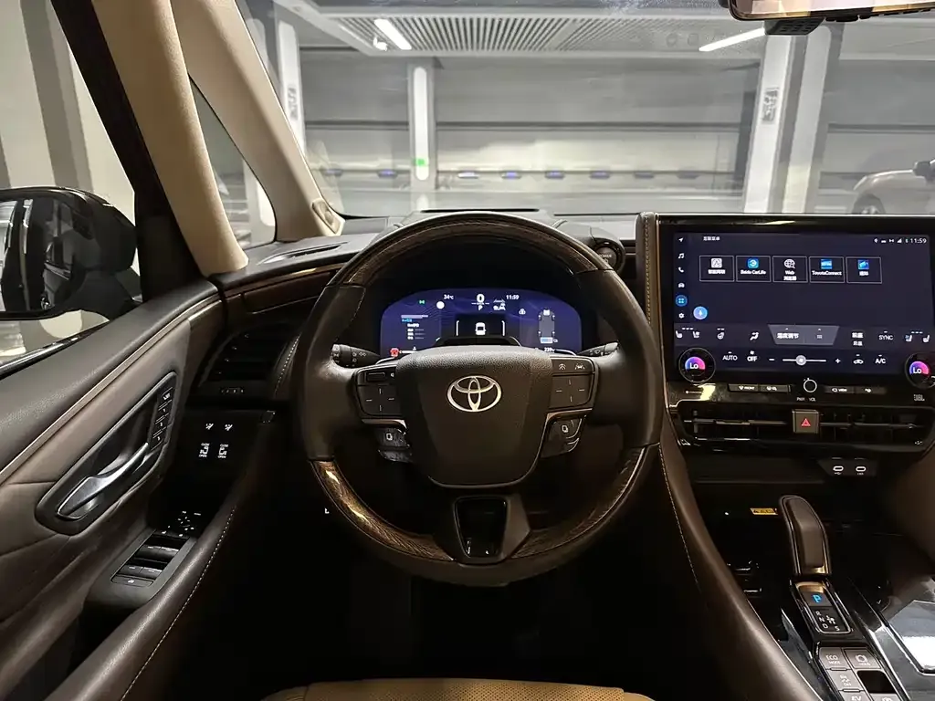 Toyota Alphard — фото 8