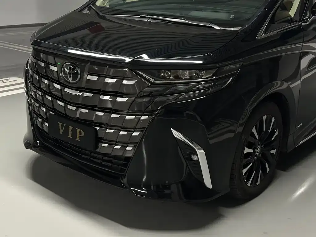 Toyota Alphard — фото 2