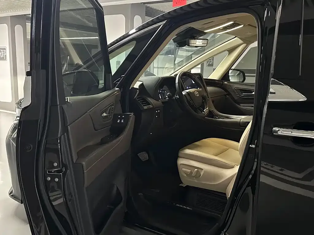 Toyota Alphard — фото 6