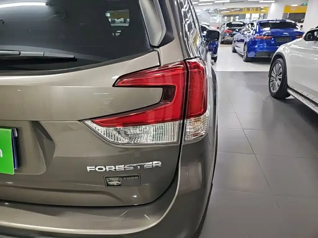 Subaru Forester — фото 5