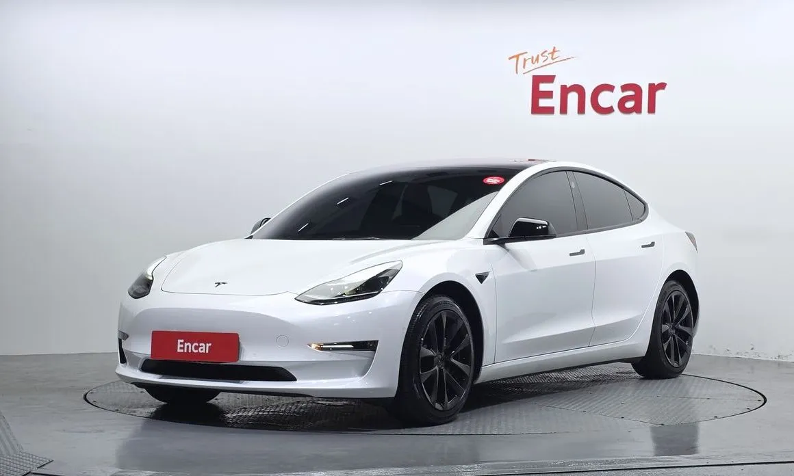 Tesla Model 3 — фото 1