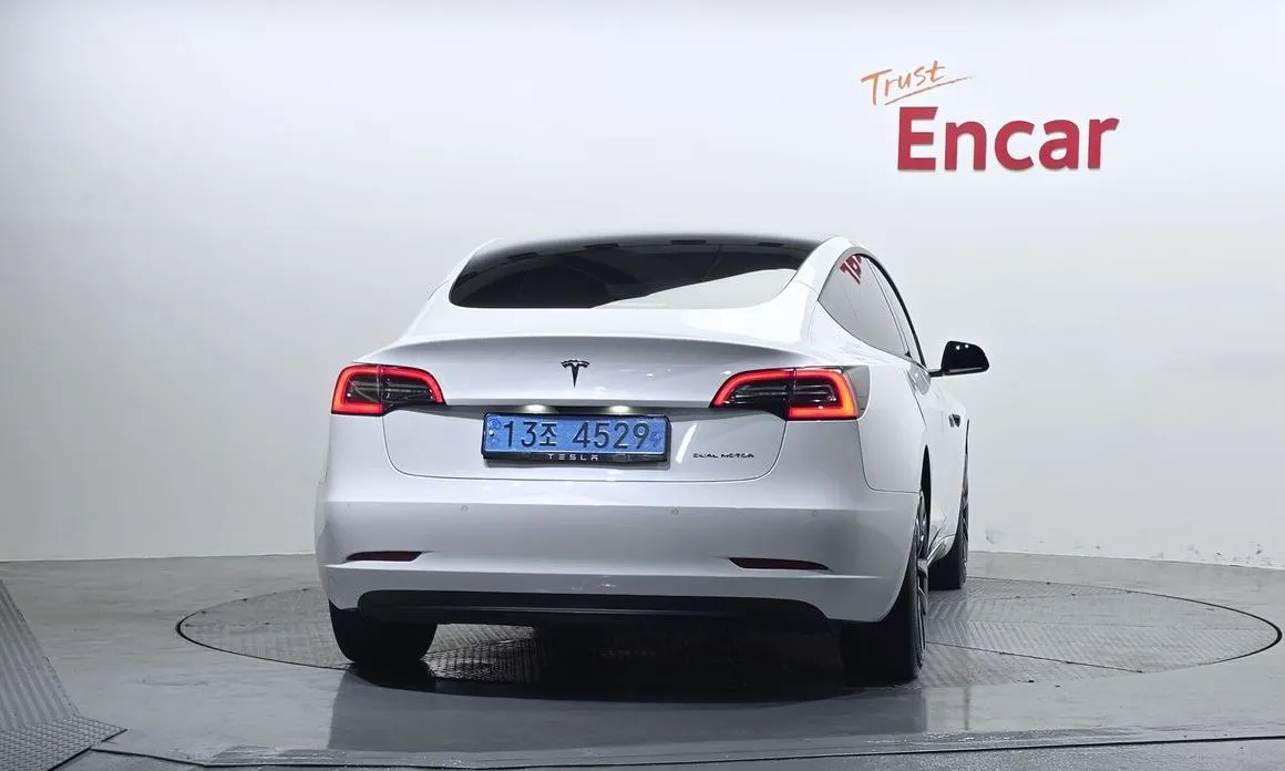 Tesla Model 3 — фото 4