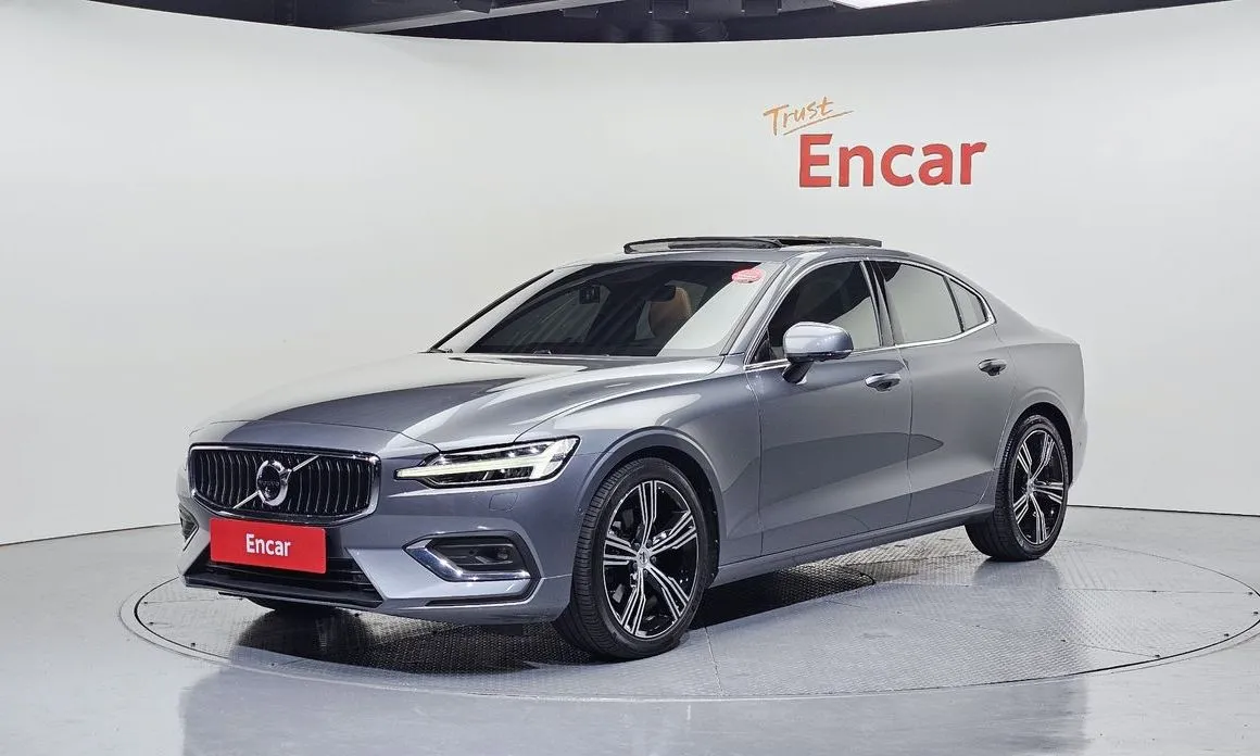 Volvo S60 — фото 1