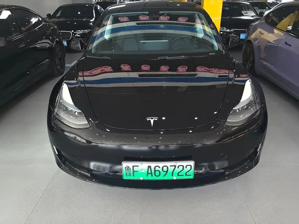 Tesla Model 3 — фото 1