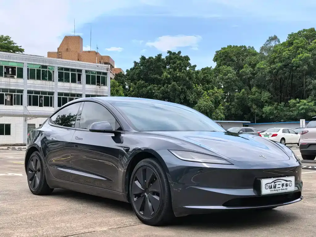 Tesla Model 3 — фото 8
