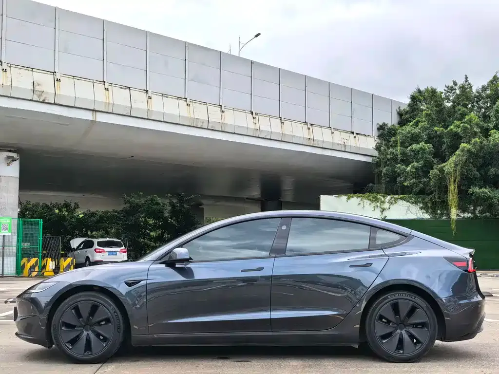 Tesla Model 3 — фото 3