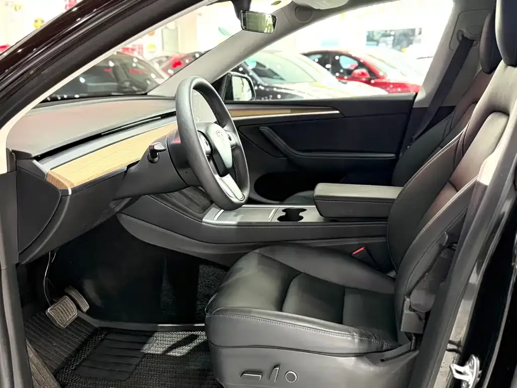 Tesla Model Y — фото 7