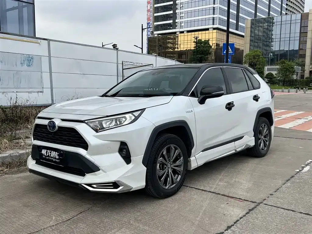 Toyota RAV4 — фото 1