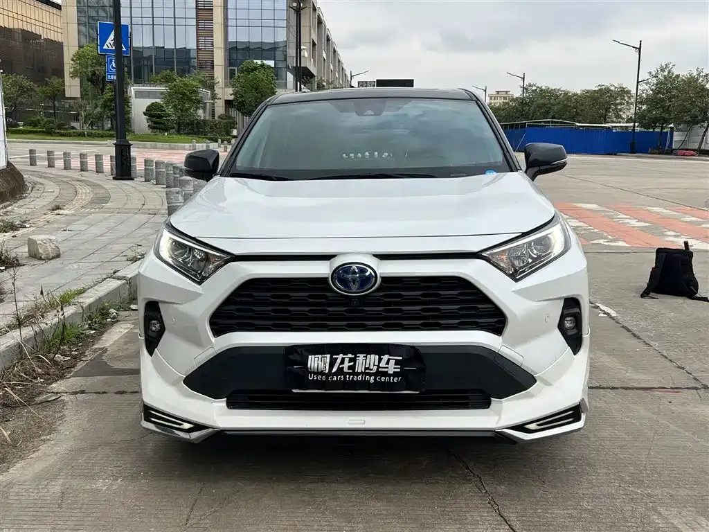 Toyota RAV4 — фото 7