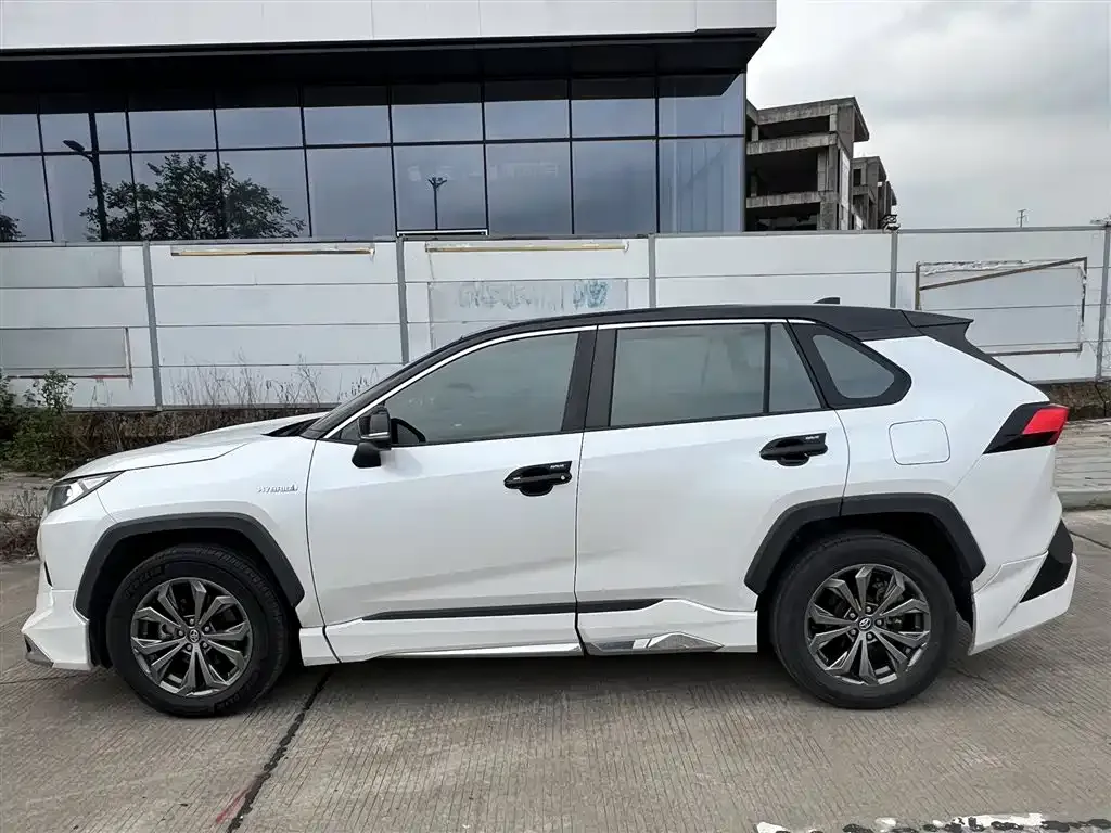 Toyota RAV4 — фото 3