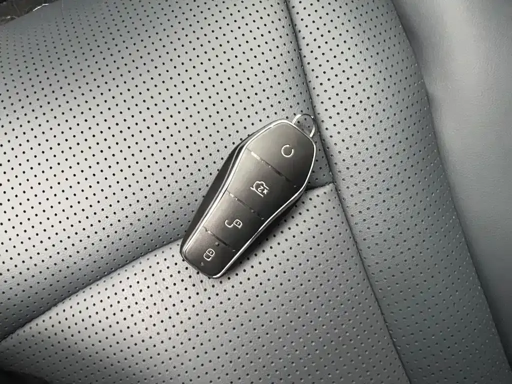 BYD Hiace 07 DM-i — фото 10