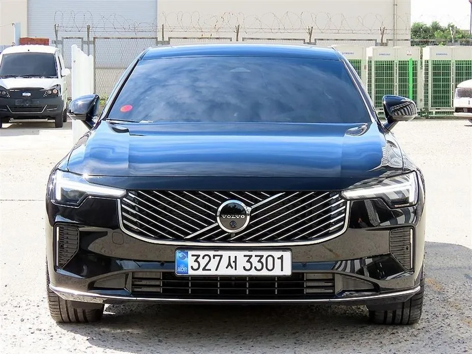 Volvo S90 — фото 1