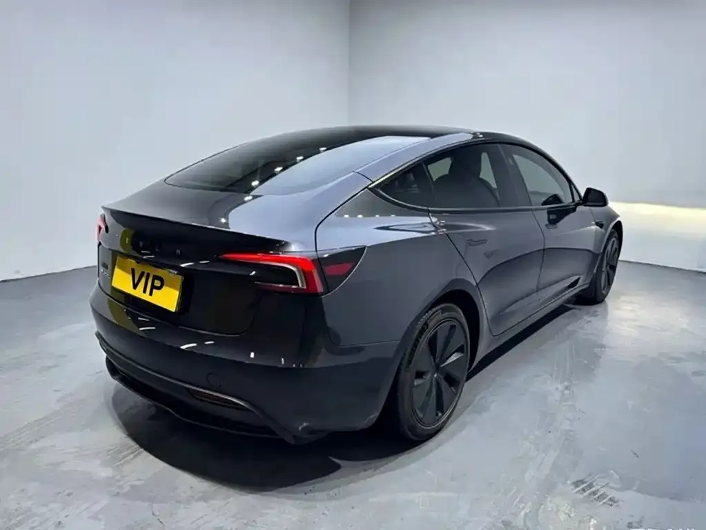 Tesla Model 3 — фото 10