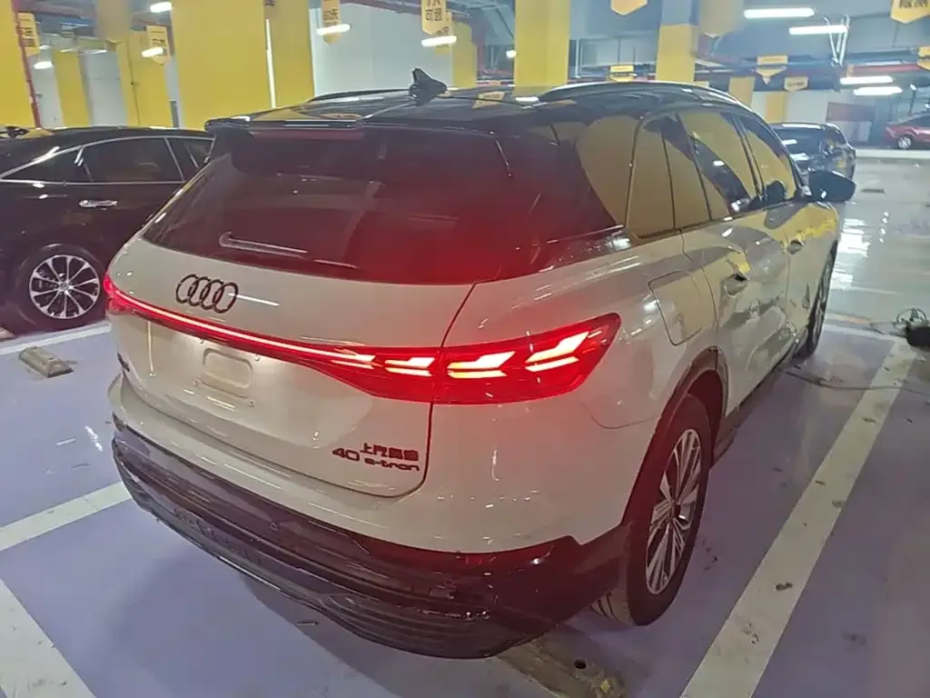 Audi Q5 e-tron — фото 9
