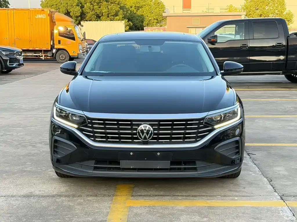 Volkswagen Passat — фото 1