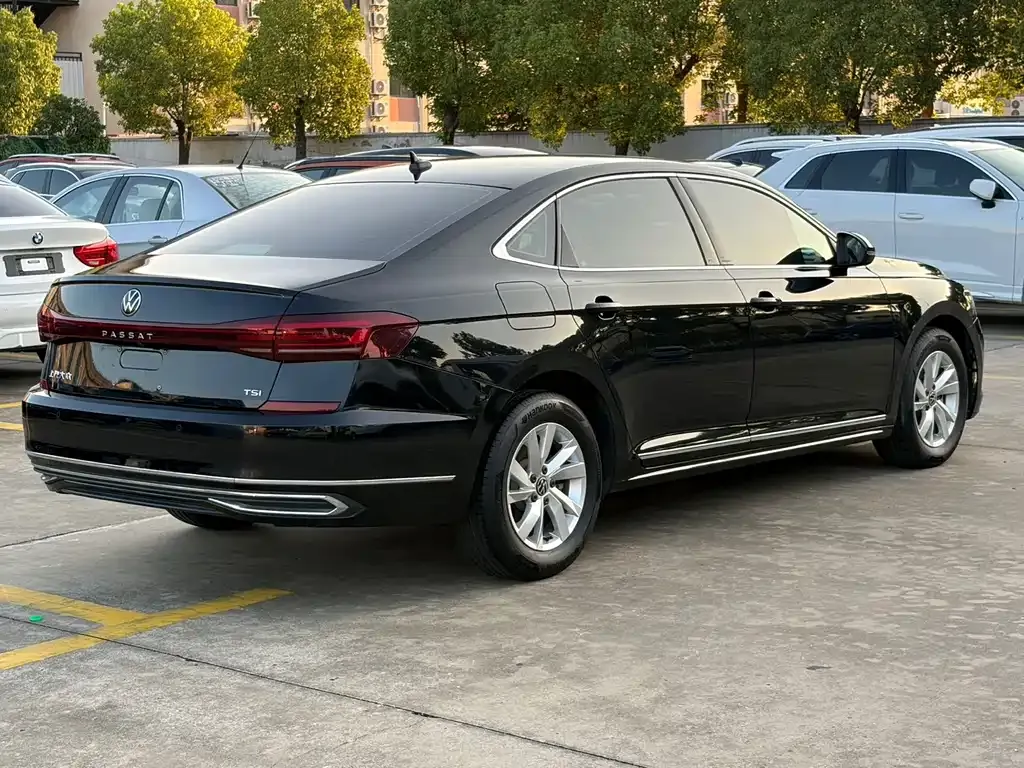 Volkswagen Passat — фото 7