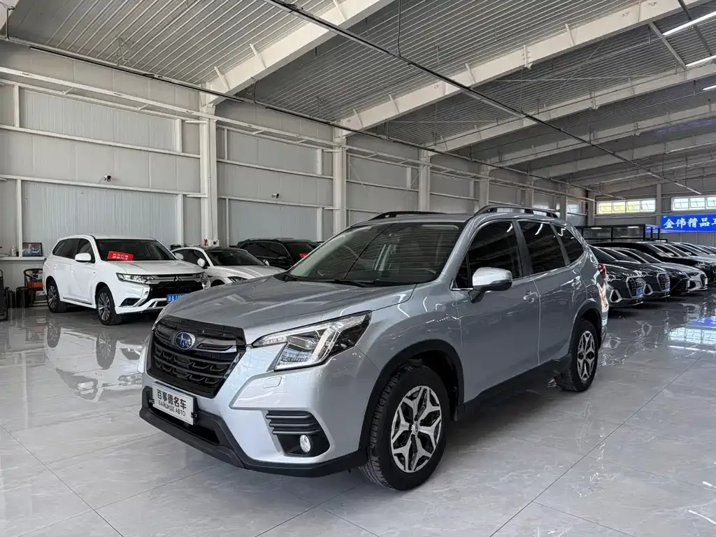 Subaru Forester — фото 1