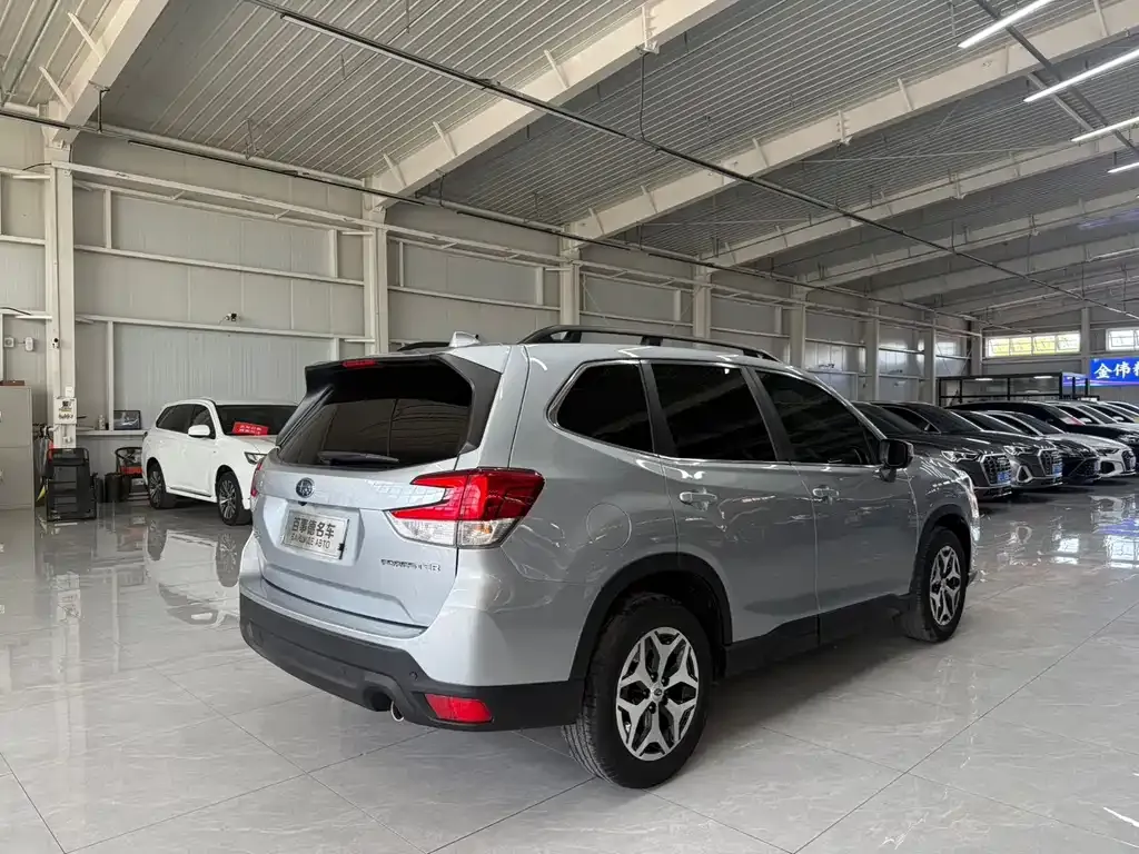 Subaru Forester — фото 9