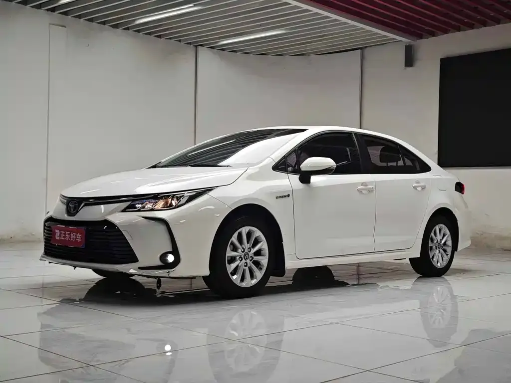 Toyota Corolla — фото 1