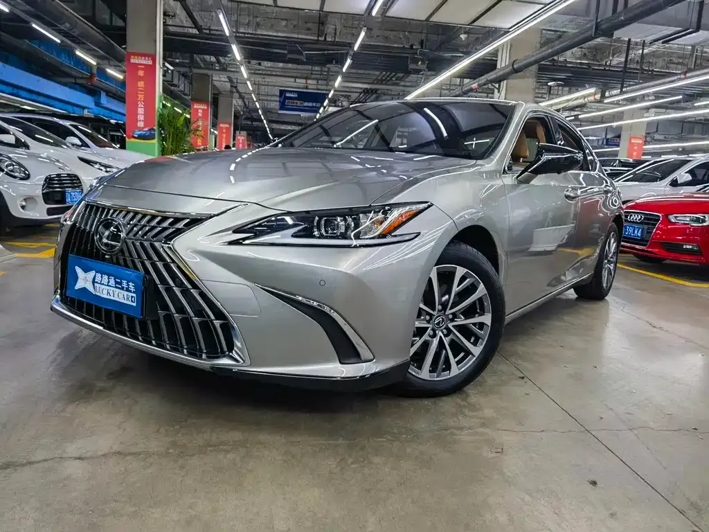 Lexus ES — фото 1